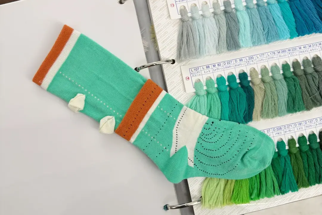 Custom sock sample confirmation before bulk production