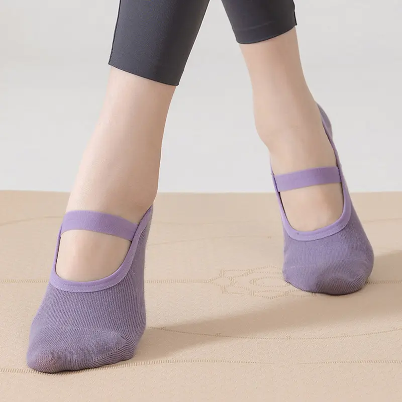 Custom fitness ankle socks with breathable structure for gym merchandise